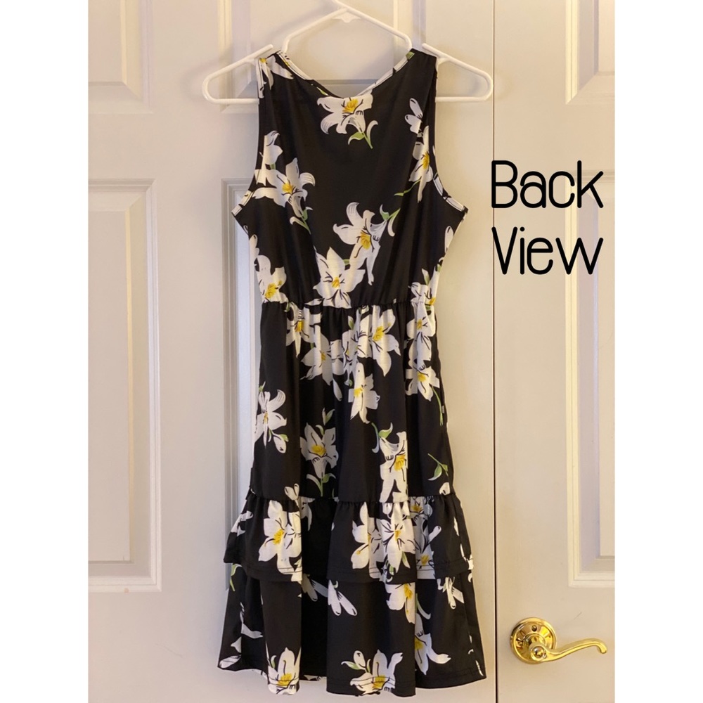 V-Neck Sleeveless Black Floral Dress with Ruffle Hem - Picture 6 of 12